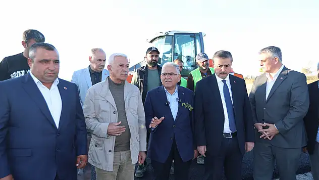 Büyükkılıç'tan Yeşilhisar'a asfalt çıkarması