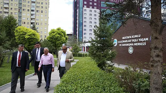 BÜYÜKKILIÇ, ULU ÇINARLARIN GÖNLÜNÜ ALDI