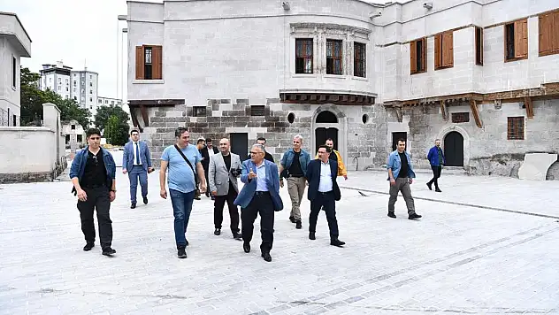 BÜYÜKKILIÇ, VALİ ÇİÇEK'E TARİHİ KAYSERİ MAHALLESİ'Nİ ANLATTI