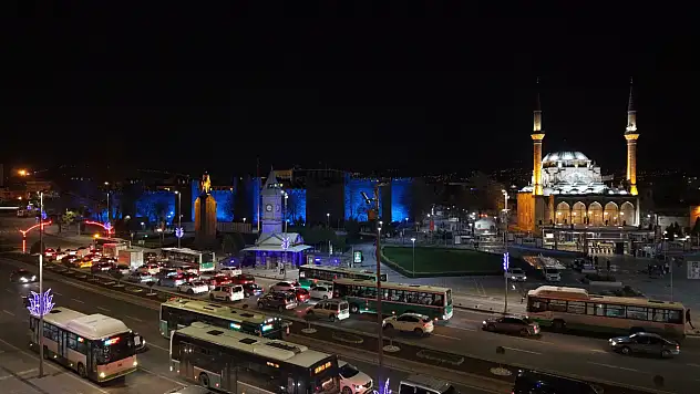 Büyükşehir Belediyesi tarihi surları mavi ışıkla aydınlatarak otizm farkındalığına dikkat çekti