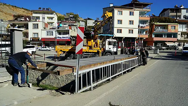 Büyükşehir'den Çağlayancerit'e Köprü