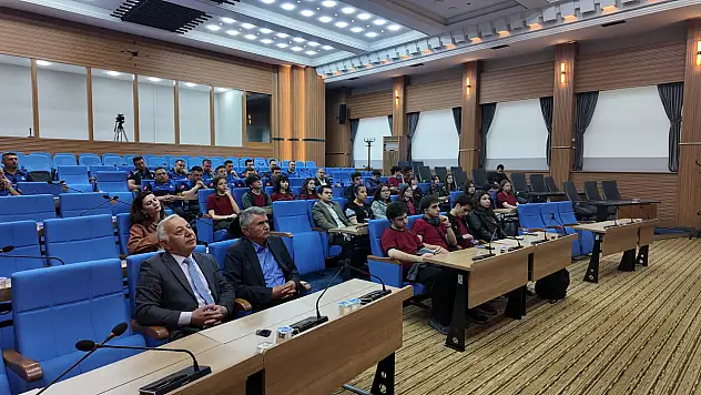 Büyükşehir'den Öğrencilere Yerel Yönetim Semineri