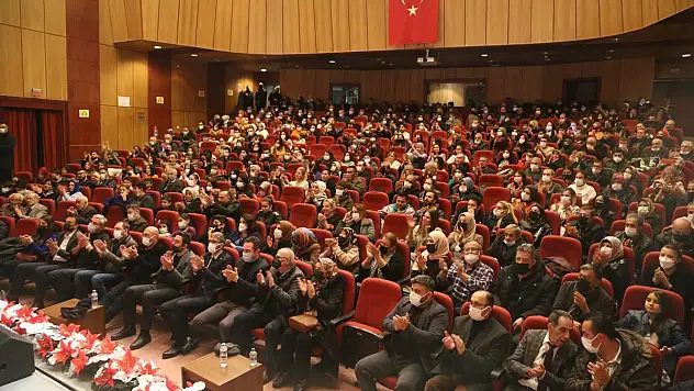 BÜYÜKŞEHİR'DEN UNUTULMAZ 'TÜRKÜ' GECESİ