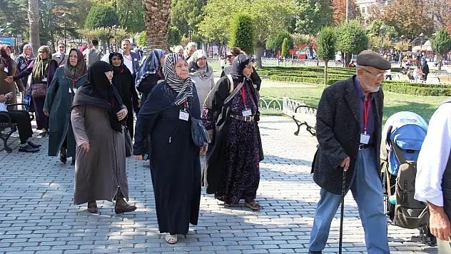 BÜYÜKŞEHİR'DEN YAŞEREN ÇINARLARA İSTANBUL GEZİSİ