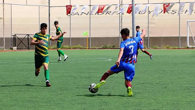 BÜYÜKŞEHİR, 'GENÇLİK FUTBOL TURNUVASI'NIN STARTINI VERİYOR