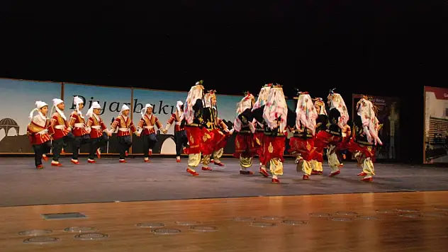 BÜYÜKŞEHİR HALK OYUNLARI EKİBİNDEN BÜYÜK BAŞARI