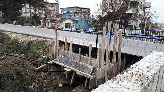 BÜYÜKŞEHİR'İN ANTAKYA'DAKİ MENFEZ ÇALIŞMALARI SÜRÜYOR