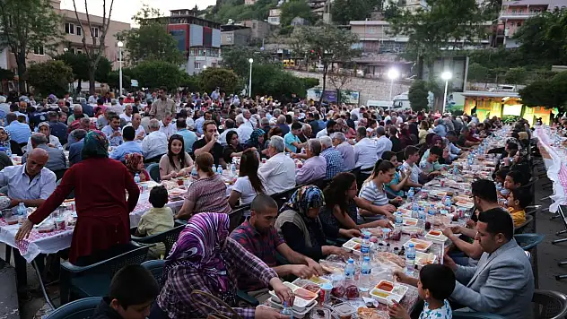 BÜYÜKŞEHİR'İN KARDEŞLİK SOFRASIBELEN'DE KURULDU