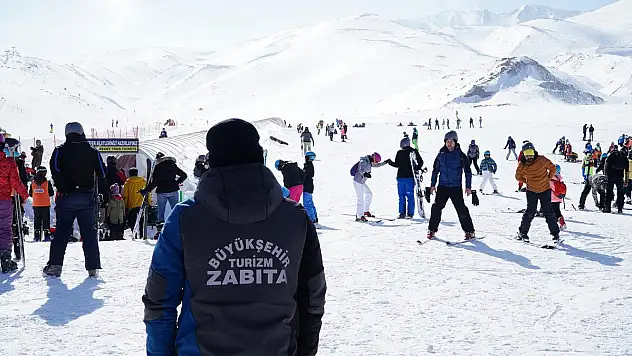 BÜYÜKŞEHİR'İN TURİZM ZABITASI, ERCİYES'TE GÖREVDE