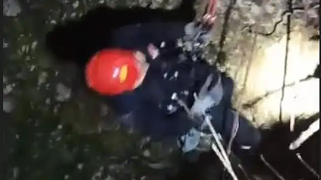 İTFAİYE KUYUYA DÜŞEN İNEĞİ  KURTARDI