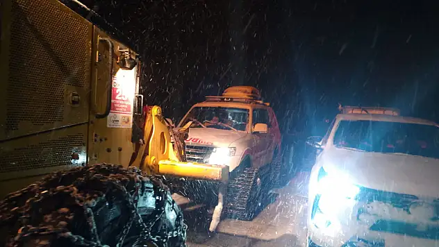 Büyükşehir, kapalı kırsal mahalle yolu bırakmadı