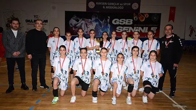 Büyükşehir Kız Hentbol Takımı Kayseri Şampiyonu