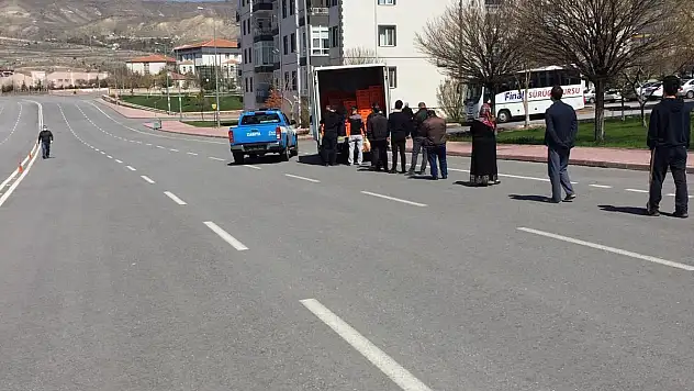 BÜYÜKŞEHİR MAHALELERE EKMEK GÖTÜRDÜ