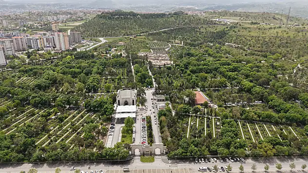 Büyükşehir Mezarlıkları Bayram Ziyaretlerine Hazır Hale Getirdi