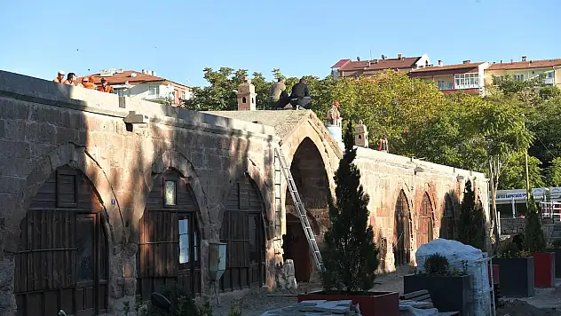BÜYÜKŞEHİR VE VALİLİK İLE ARASTA ÇARŞISI YENİDEN CANLANIYOR