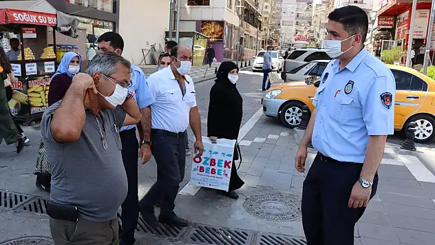 BÜYÜKŞEHİR ZABITA MASKE DENETİMLERİNİ SIKI TUTUYOR