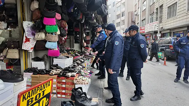 Büyükşehir Zabıtası'ndan Kaldırım İşgali Denetimi