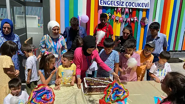 BÜYÜKŞEHİR'DEN ÖZEL ÇOCUKLARA  DOĞUM GÜNÜ KUTLAMASI