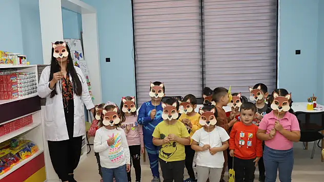 BÜYÜKŞEHİR'İN ÇOCUK KÜTÜPHANESİ'NDE HAYVANLARI KORUMA AMACIYLA FARKINDALIK ETKİNLİĞİ