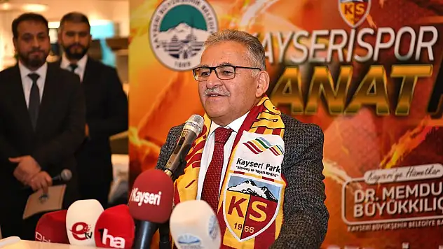 BÜYÜKŞEHİR'İN 'KAYSERİSPOR AŞKI-SANAT AŞKI SERGİSİ'NDE BÜTÜNLEŞTİ