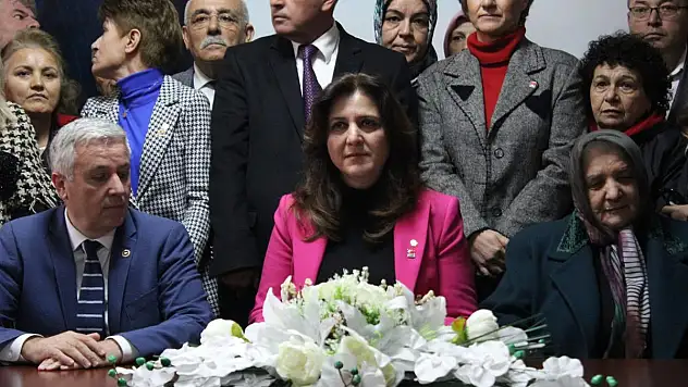 CHP DE İSTİFA  ÖZER GÖREVİ BIRAKTI