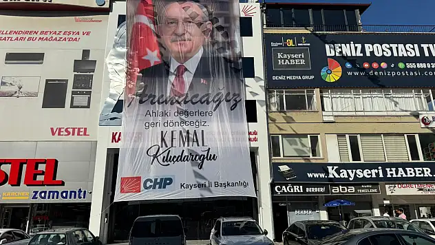 CHP Kayseri İl Başkanlığı Binasına Kılıçdaroğlu Posterı Asıldı
