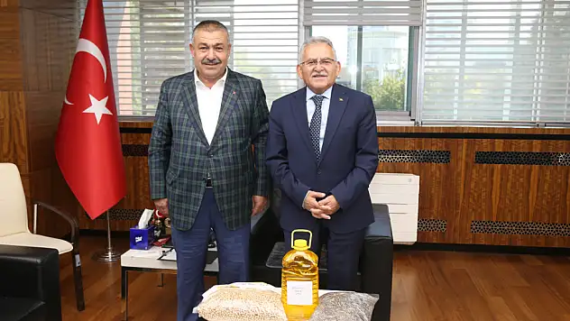 ÇİFTÇİ DOSTU BÜYÜKKILIÇ'IN DAĞITTIĞI TOHUMLAR ÜRÜNLERİNİ VERDİ