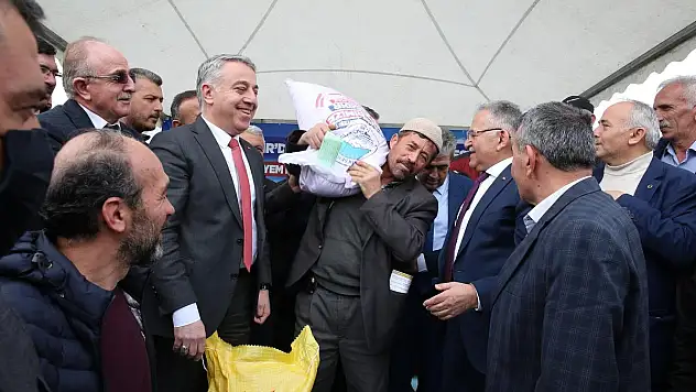ÇİFTÇİYE 15 MİLYON TL'LİK TOHUM DESTEĞİ