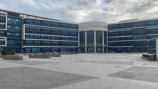 Cinsel saldırıda bulunduğu yakınını öldüren kadının duruşması devam etti