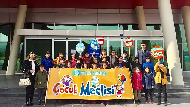 Çocuk Meclisi Üyeleri Robotik Kodlamayı Deneyimledi