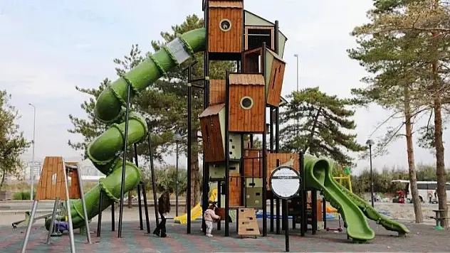 'Çocukların hayalini süsleyen örnek parklar yapıyoruz'