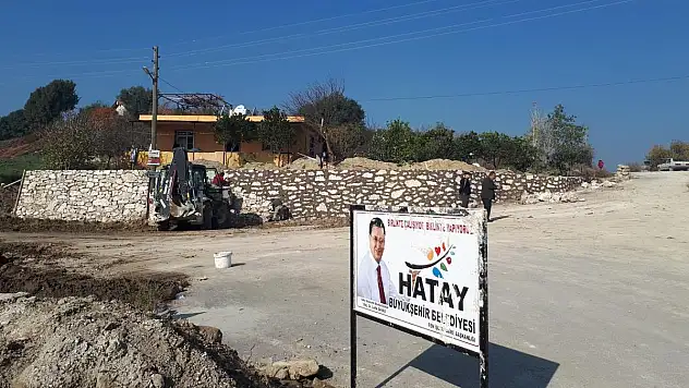 ÇÖKEK MAHALLESİ'NDE TAŞ DUVAR ÇALIŞMALARI TAMAMLANDI