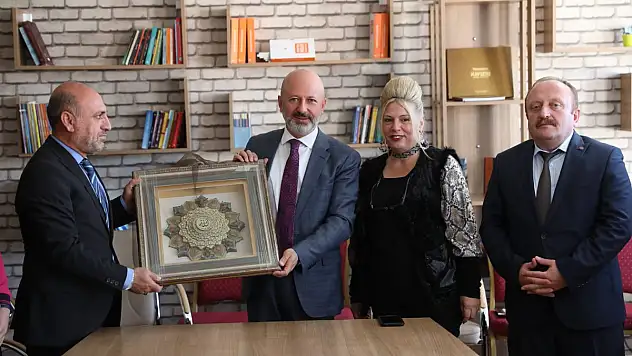 ÇOLAKBAYRAKDAR, 'DAHA DONANIMLI NESİLLERİN YETİŞMESİ İÇİN ÇALIŞIYORUZ'