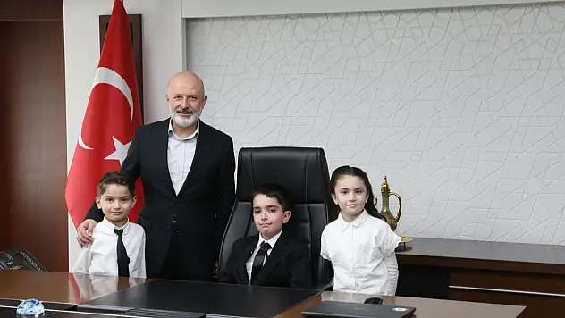 Çolakbayrakdar Koltuğunu Çocuklara Devretti