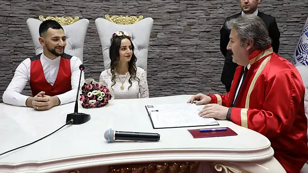 CORONA VİRÜSTEN DOLAYI NİKAHLAR ERTELENDİ