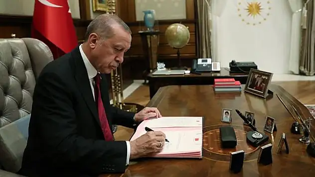 Cumhurbaşkanı Erdoğan'dan 11 Üniversiteye Rektör Ataması!