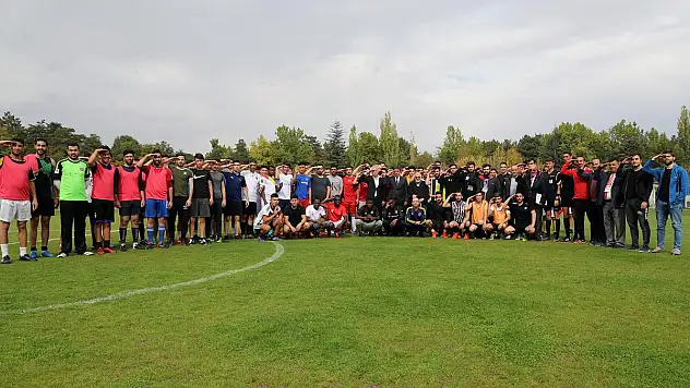 CUMHURİYET KUPASI FUTBOL TURNUVASI START ALDI