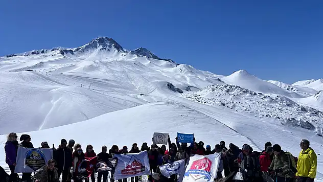 Dağcılardan Lifos Dağı'na Kadınlar Günü tırmanışı