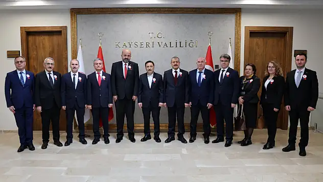 Defterdarlık heyetinden Vergi Haftası'nda Vali Çiçek'e ziyaret
