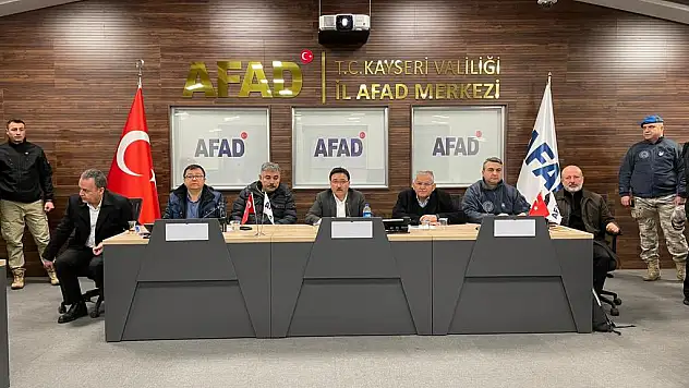 DEPREM 12 İLDE HİSSEDİLDİ