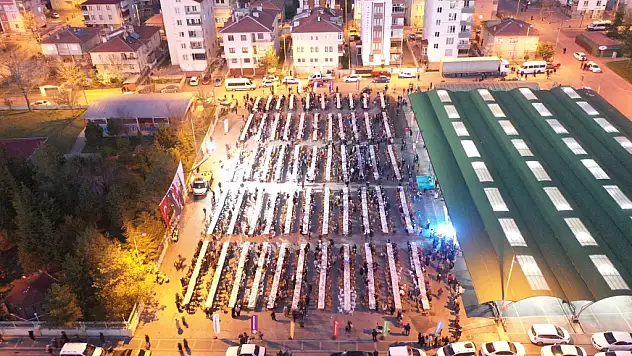 Deprem bölgelerindeki iftar programları
