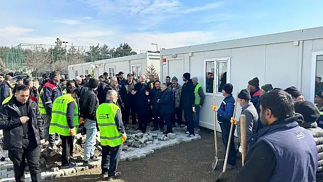 DEPREM BÖLGESİNDE SEFERBERLİK VAR