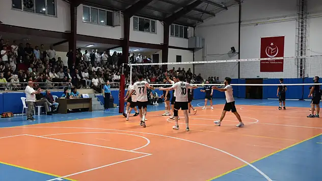 Develi'de Voleybol Turnuvası Sona Erdi