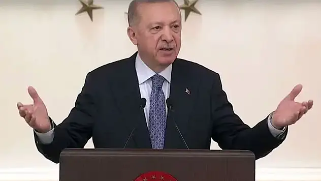 Devlet övünç madalyaları tevdi ediliyor