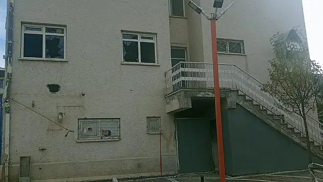 Devlet, Talas'ın göbeğindeki binasını koruyamıyor