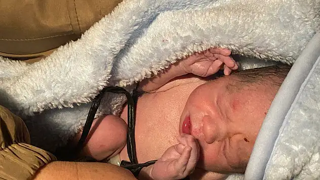 Jandarma Devriye Aracında Doğum Yaptı