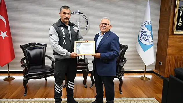 Dikkatiyle bir hayat kurtardı