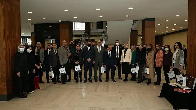 DOKTORLAR İLE RESİM SERGİSİ AÇTI