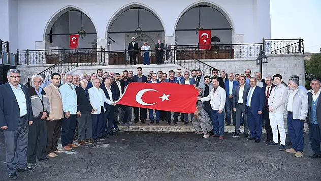 'Dualarımız, Mehmetçiğimizin Yanındayız'