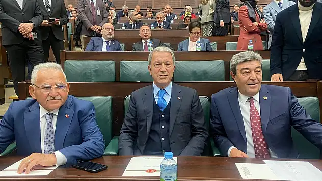 Dursun Ataş, Başkan Büyükkılıç ve Milletvekili Akarla yan yana